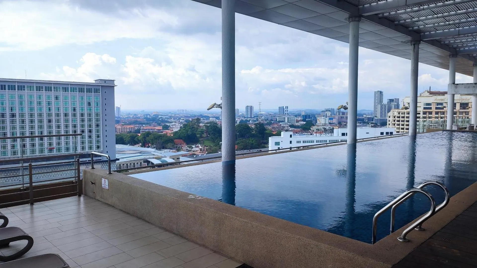Comfy Twin With Pool View 3Pax At The Straits 518 Daire Malakka